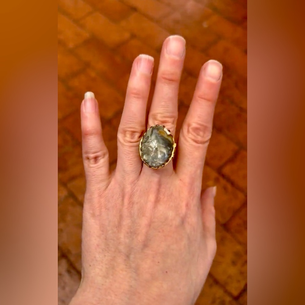 Vintage Statement Poison Ring Natural Agate Locket Ring Gold Tone Adjustable - Picture 7 of 9